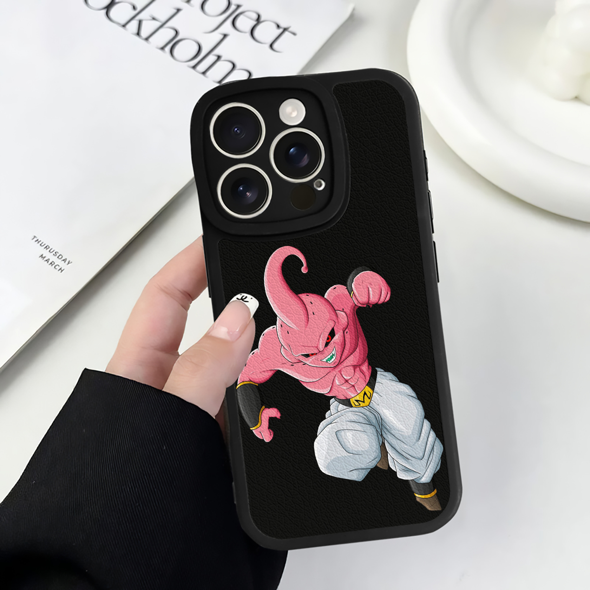（画像用） ドラゴンボール 魔人ブウ DRAGON BALL Majin Buu 【iPhone 16シリーズ対応】シリコンスマホケース（レザー調） 材質：シリコン